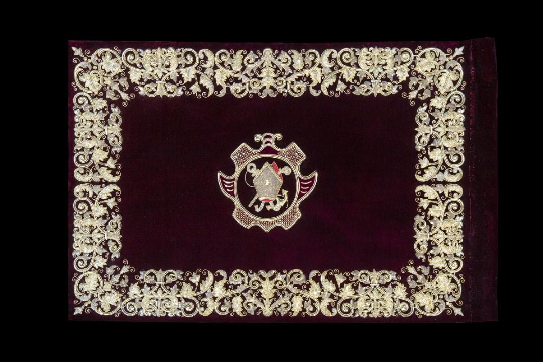 BANDERA MORADA. HDAD. DE LA MACARENA