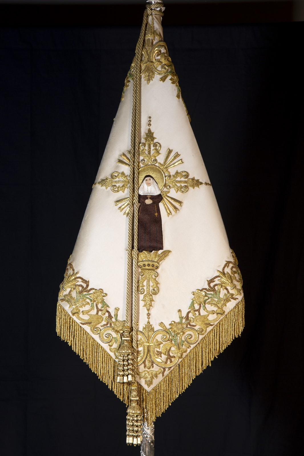 BANDERÍN DE SANTA ÁNGELA DE LA CRUZ. HDAD. DE LA MACARENA