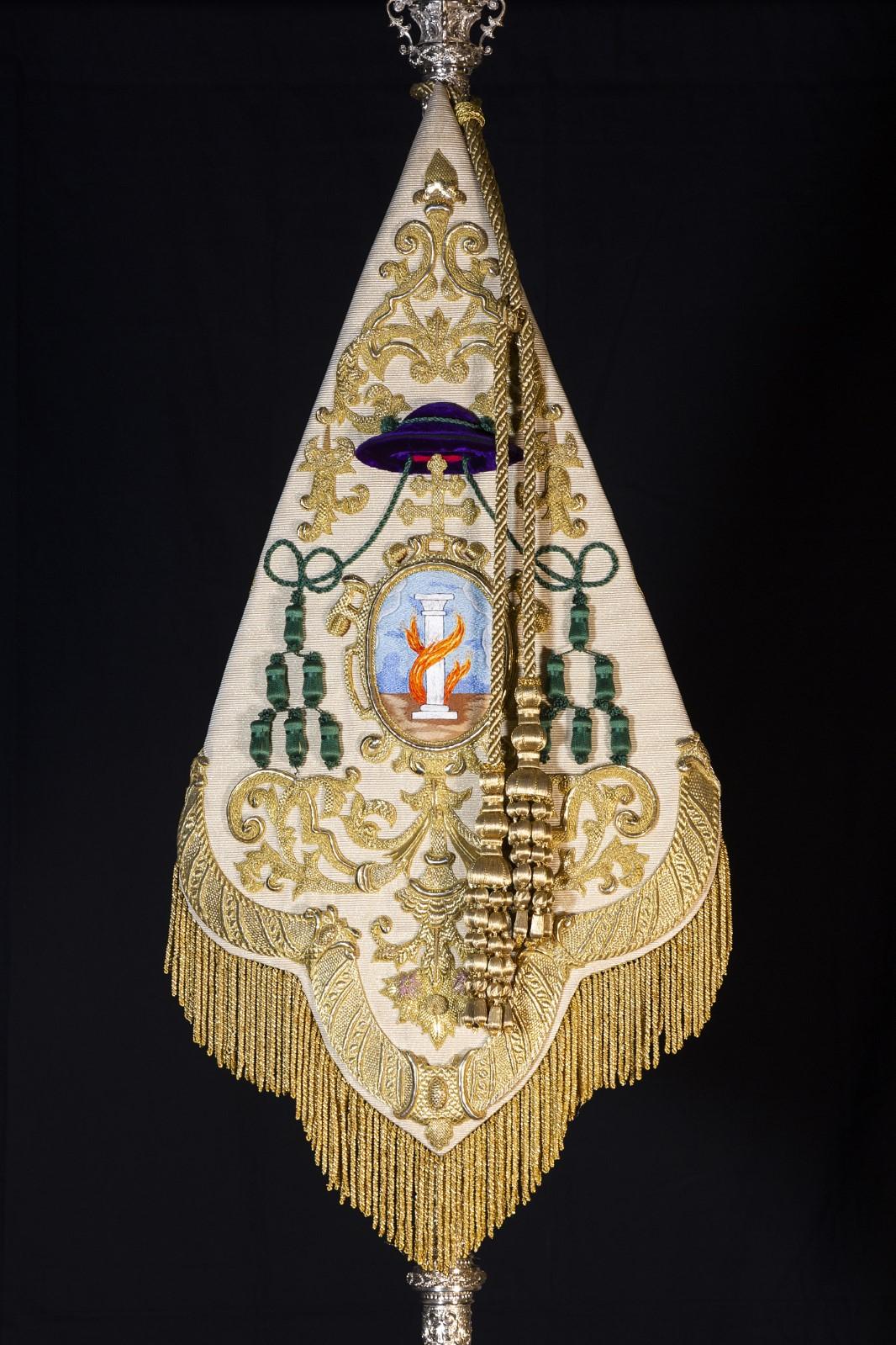 BANDERÍN FUNDACIONAL. HDAD. DE LA MACARENA